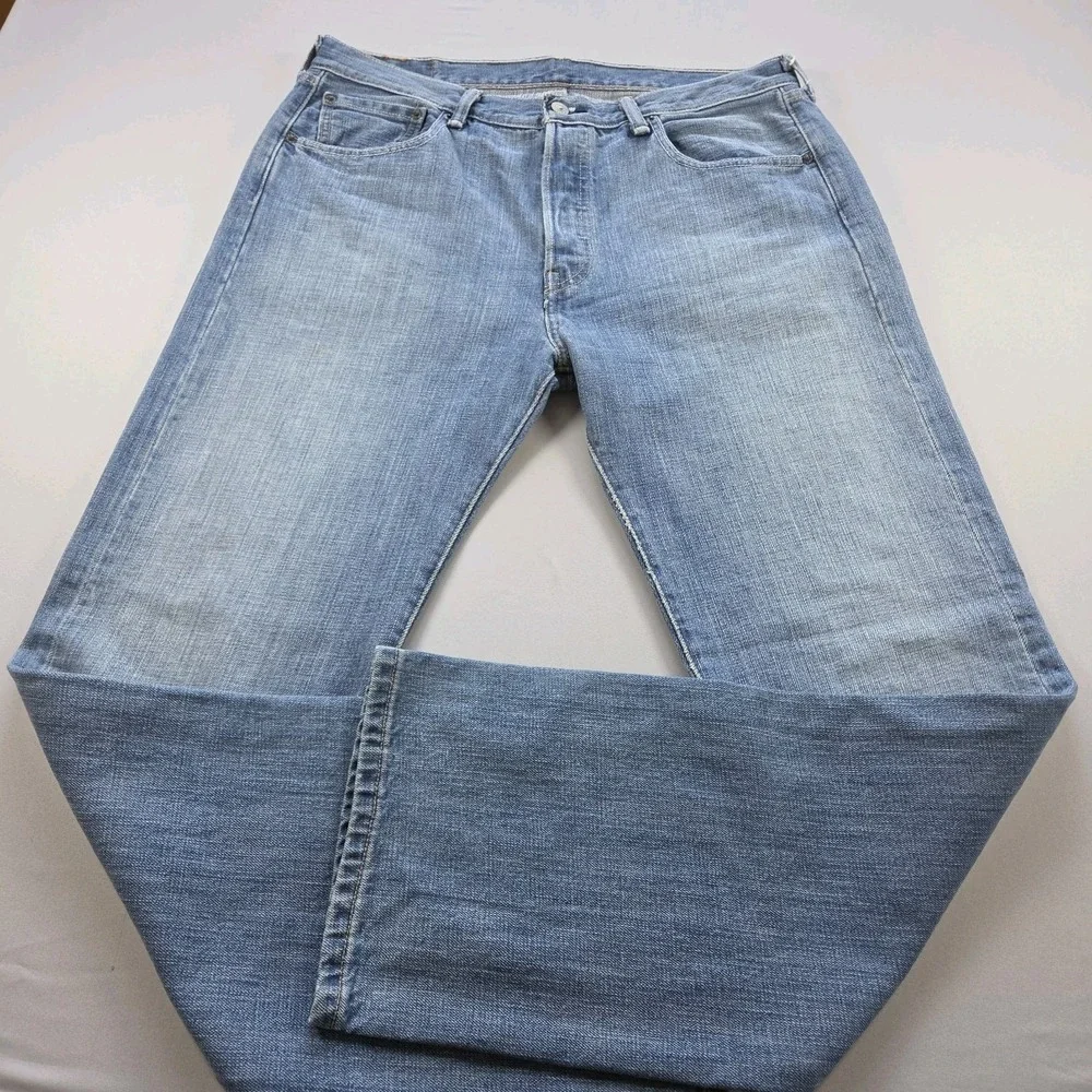 Levis 501 Jeans Mens 34x32 Blue Button Fly Denim Pants Work Nice Fade